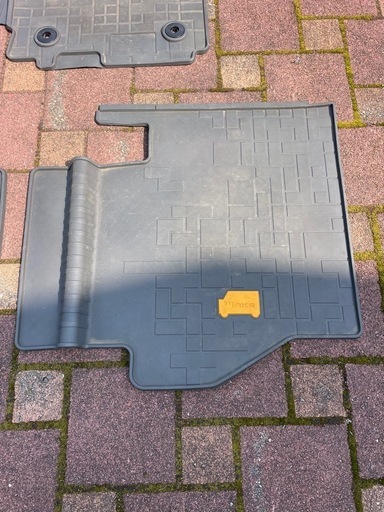 ダイハツウェイク純正足マット(ゴム)