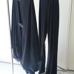 レディース 黒系お洋服 ◆ 長袖トップス５枚　ボトム１枚 ◆ ニット カーディガンの画像