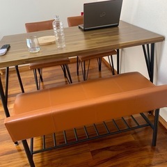 
ダイニングテーブル&チェアの画像