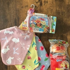【新品】　アンパンマン   お弁当箱　水筒　ループ付きタオル