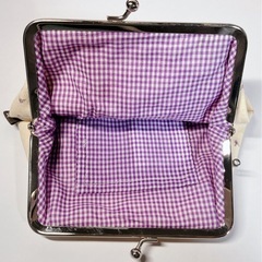 美品 ネコとハートの刺繍がま口ポーチの画像