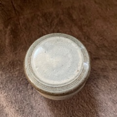 陶器 蓋付きカップの画像