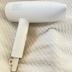 SALONIA（サロニア）ドライヤー　ホワイト　ヘアケアの画像