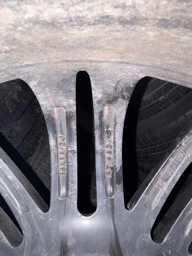 話し中 18インチ スタッドレス 225/55R18