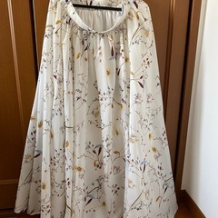 GRL 花柄デザインのフレアロングスカート
