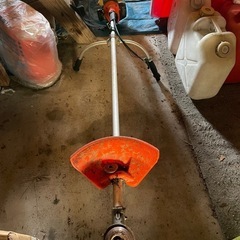 エンジン式
草刈り機