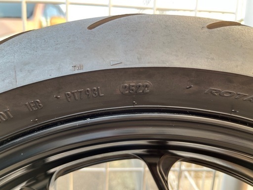 yzf-r25純正 リアホイール ピレリロッソⅣ 180/55-17