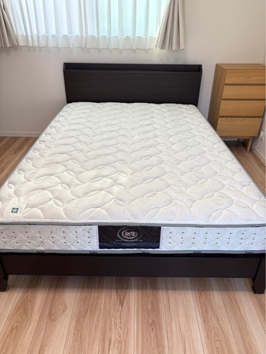 ダブルベッド（ベッドフレーム＋マットレス）