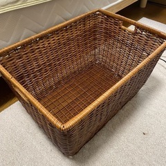 【大きめ収納】藤製のカゴの画像