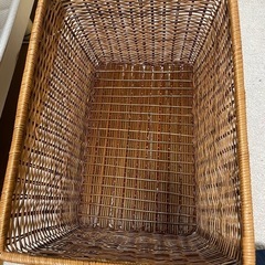 【大きめ収納】藤製のカゴの画像