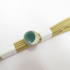 和小物 帯留め・三分紐セット 美濃焼 一粒 グリーン×シルバー マスタードイエロー カジュアル 普段着物 伝統工芸 Mサイズ 新品 【キモノオフ野々市若松店】の画像