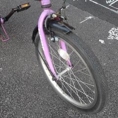 中古自転車3467　前後タイヤ新品！　折り畳み自転車　20インチ　6段ギヤ　ワイヤー錠　ライトは付属していません　の画像