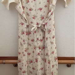新品　　白Tとワンピース花柄のセットの画像
