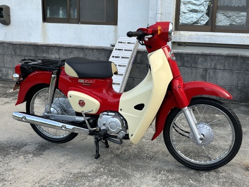 ホンダ スーパーカブ５０　６０ｔｈアニバーサリー限定カラー