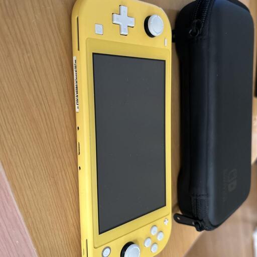 任天堂スイッチ　Light　イエロー