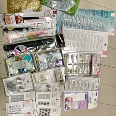 ネイル用品　ジェル約90本　硬化用ライト　パーツ等の画像