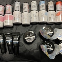 ネイル用品　ジェル約90本　硬化用ライト　パーツ等の画像