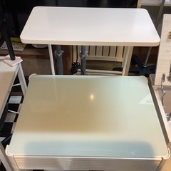 【リサイクルサービス八光】幅60㎝　エナメルホワイト　ガラス天板おしゃれPCデスクの画像