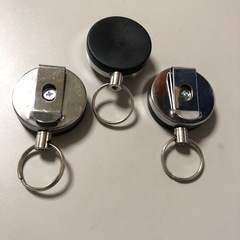 【1個】引き込み式キーホルダーバッジリールクリップメタルスチールキーリング３個の画像