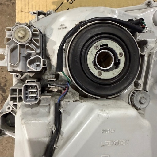 200系ハイエースLEDヘッドライト(右)