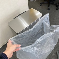 【無料】EKO ステンレスペダル式ゴミ箱 角型ヨコ 90Lの画像