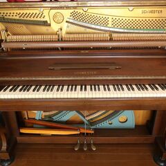 アップライトピアノ　「SCHWESTER」の画像