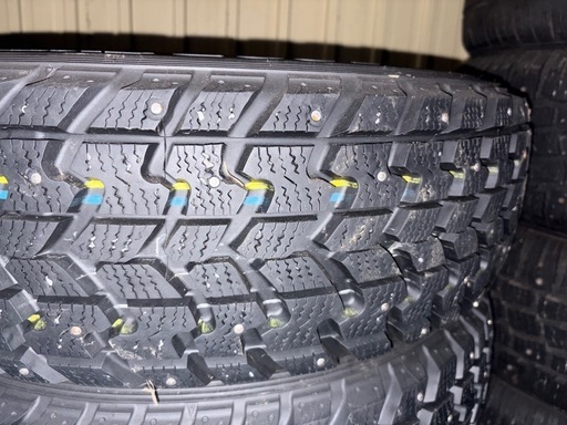 ジムニー スパイクタイヤ 215/70R16