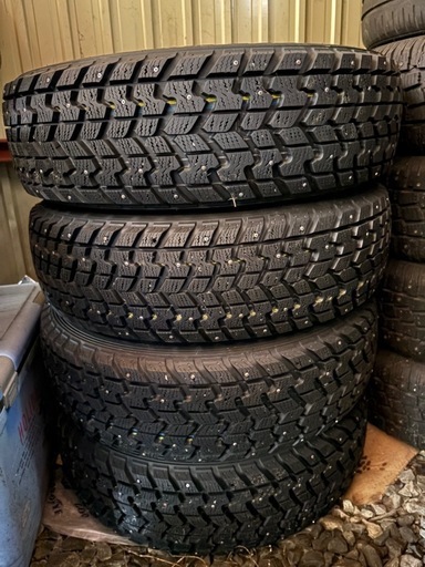 ジムニー スパイクタイヤ 215/70R16