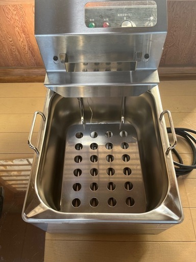 2021年製 タニコーTCFL-8T 卓上型電気フライヤー 容量8L 100v 業務用厨房