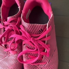 アディダストレーニングシューズ22.5㌢　2つセットの画像