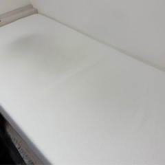 急募どちらも無料シングルベットマットレス、フレームの画像