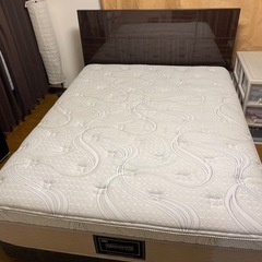 クィーンサイズベッド