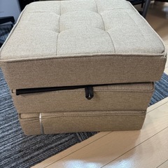 座れる折り畳み収納スツールの画像