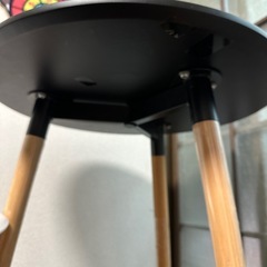 丸いテーブルの画像