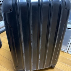 ‼️スーツケース‼️タイヤひとつ無し‼️あげますの画像