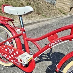 ★最終お値下げ★　キティちゃん　自転車　１８インチ　補助輪ありの画像
