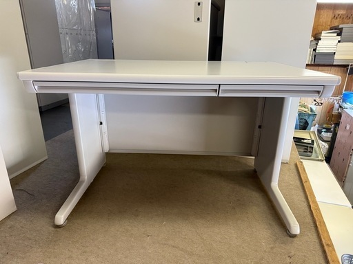 在庫１０台　オカムラ　平机　幅110 奥70 高さ70cm　定価１０万