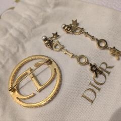 Diorピアスとブローチセットの画像