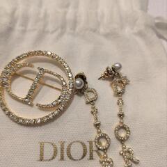 Diorピアスとブローチセットの画像