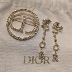 Diorピアスとブローチセットの画像