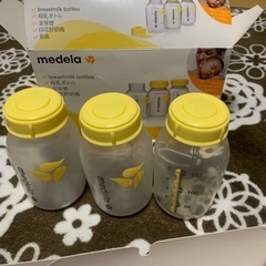 【まもなく処分】medela手動搾乳器セットと乳頭保護器の画像