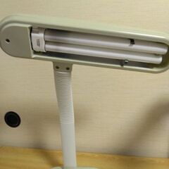 電気スタンド(電球なし)の画像