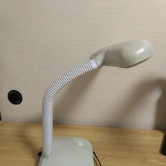 電気スタンド(電球なし)の画像