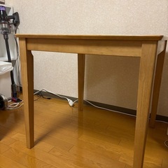 ダイニングテーブルの画像