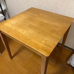ダイニングテーブルの画像
