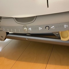 combi 電動ハイローチェア の画像