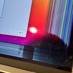 スペースグレーのMacBook Pro 2019、画面に損傷あり。の画像