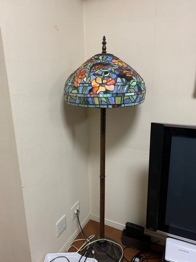 お花のステンドグラス フロアーランプ 3灯 ビンテージ 風　ステンドガラス