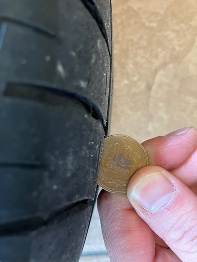 195/65R15トヨタエスクァイア純正タイヤ
  