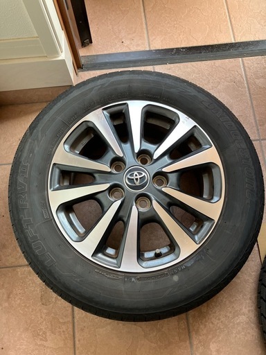 195/65R15トヨタエスクァイア純正タイヤ
  